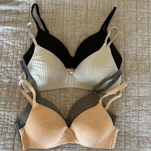 GAP/Victoria secret 4 Bras 36B